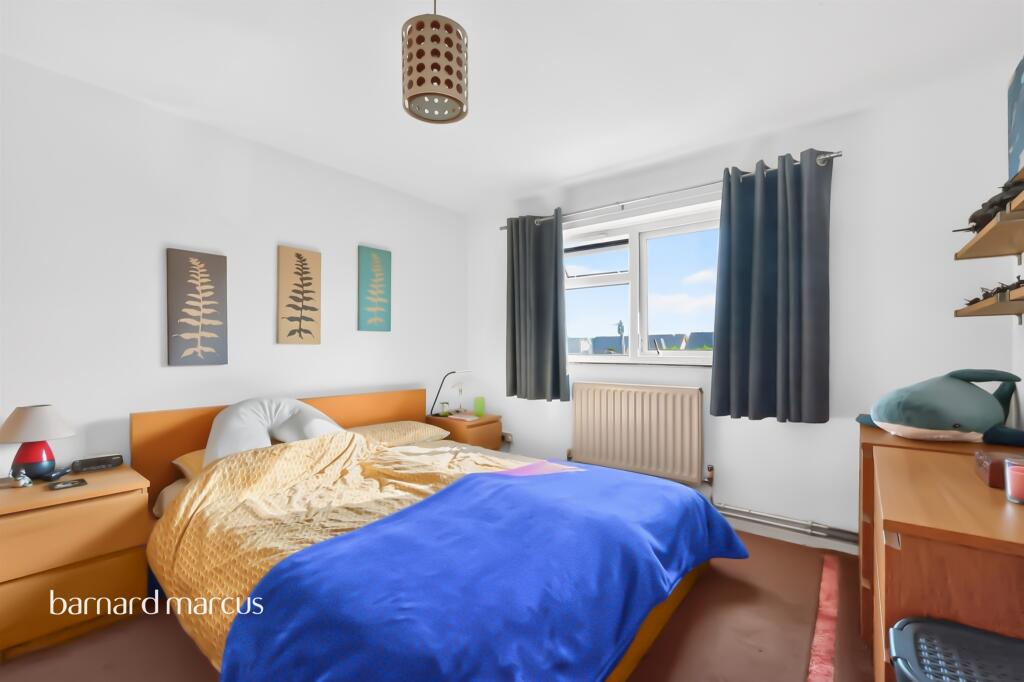 Apartment in Kingston upon Thames - View 4