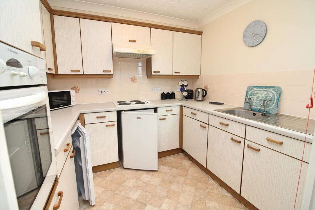 Alexandra Court, St Peters Close, Hove photo 2