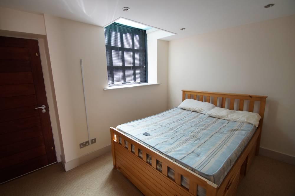 Apartment in Leeds, West Yorkshire - View 5