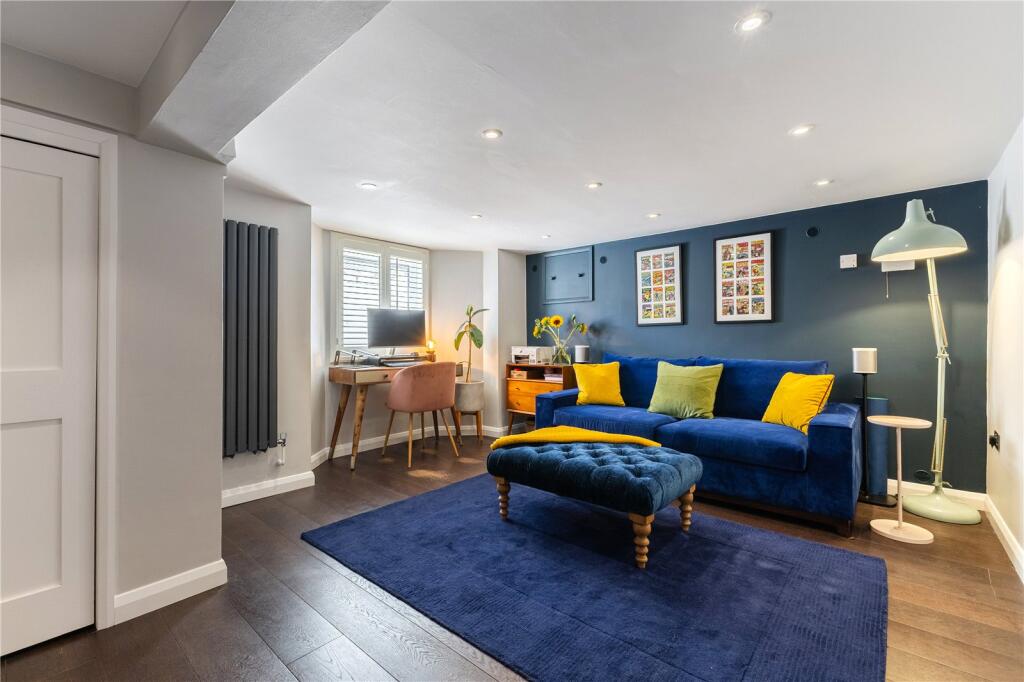 House in Cheltenham, Bafford, Charlton Kings - More