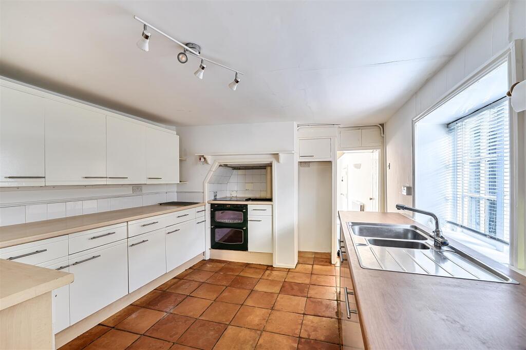 House in Bridport, Dorset - View 5