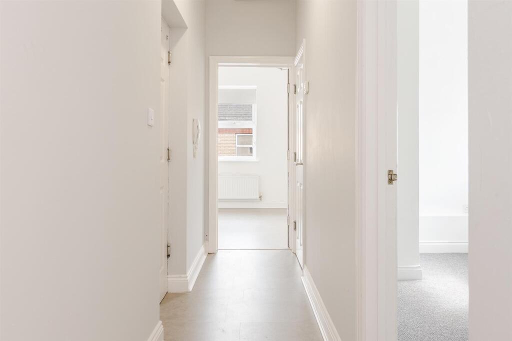 Apartment in Cardiff, Adamsdown - View 5