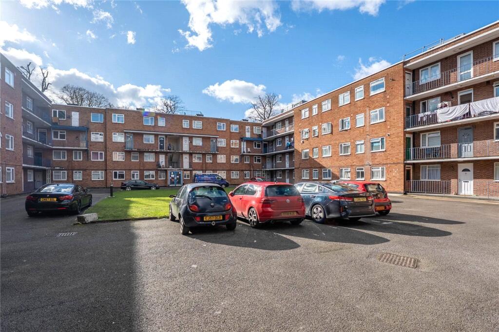 Main image of property: Viceroy Court, Dunstable, Bedfordshire, LU6