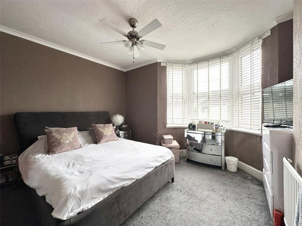House in Dartford - More