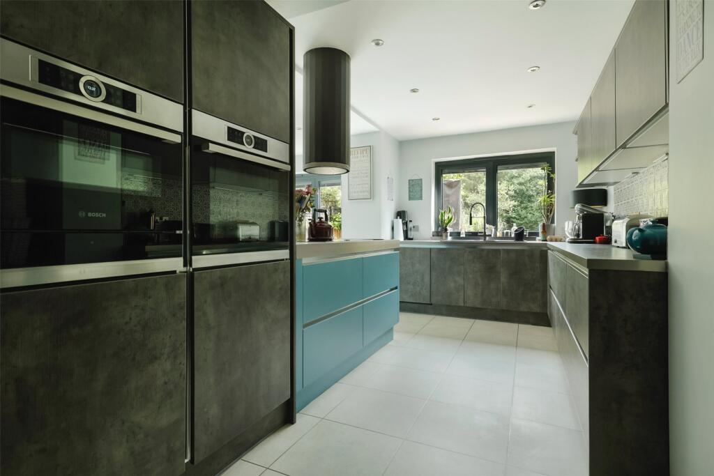 House in Redhill - View 3