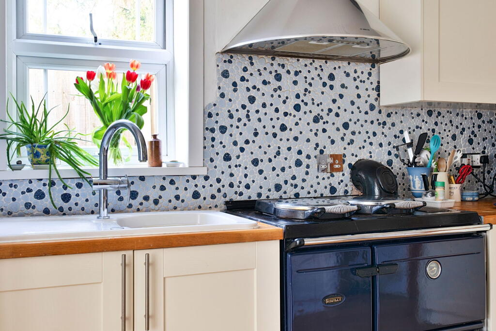 White Cottage, Apsley Street, Tunbridge Wells photo 2