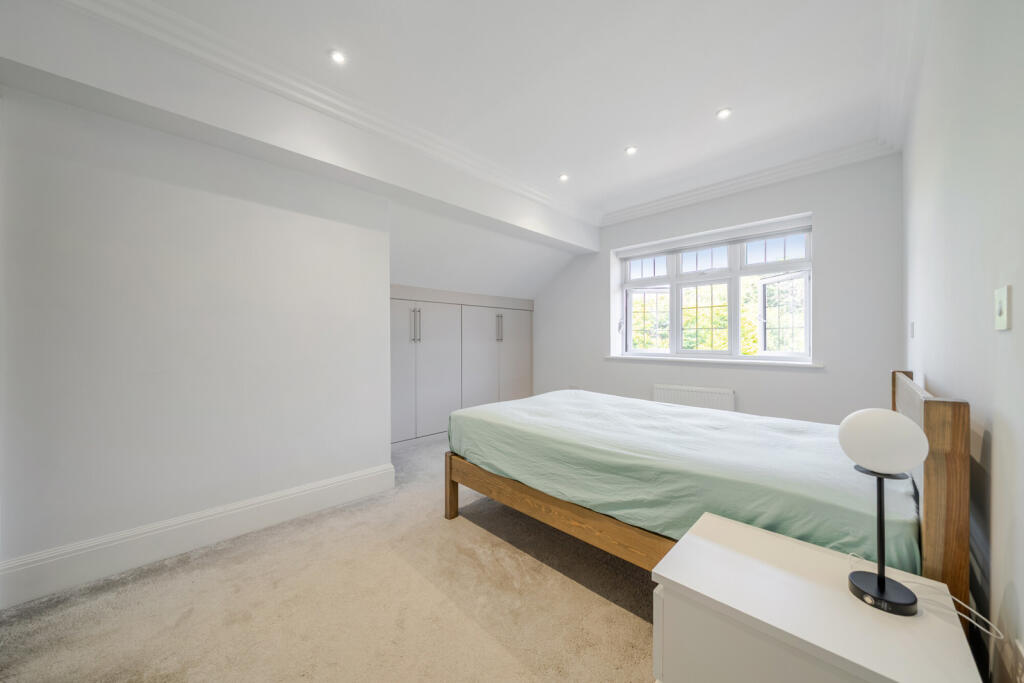 House in Bromley - More