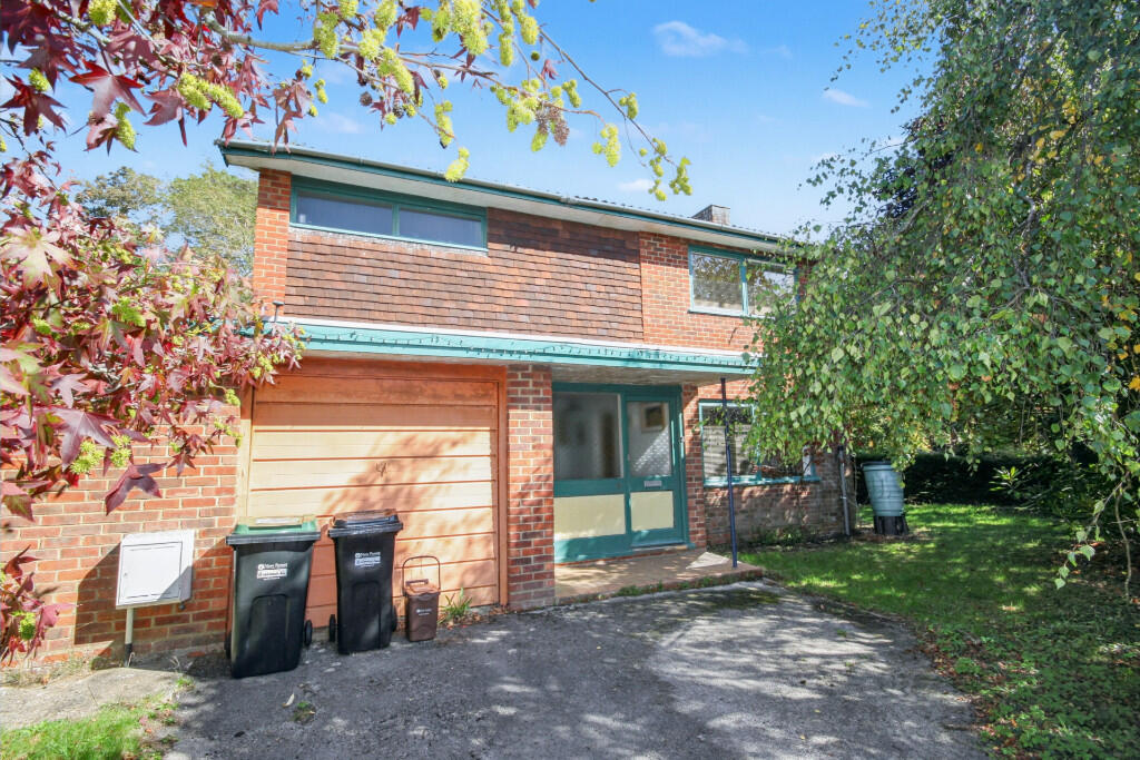 3-bed detached on Grange Close, Everton, £465,000