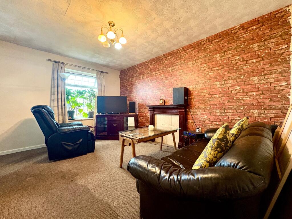Apartment in Bolton, Moses Gate - More