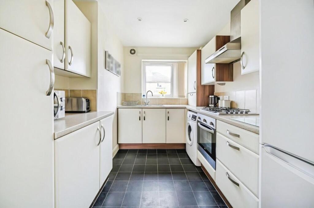 House in Leeds, Fairfield Estate, Swinnow - View 3