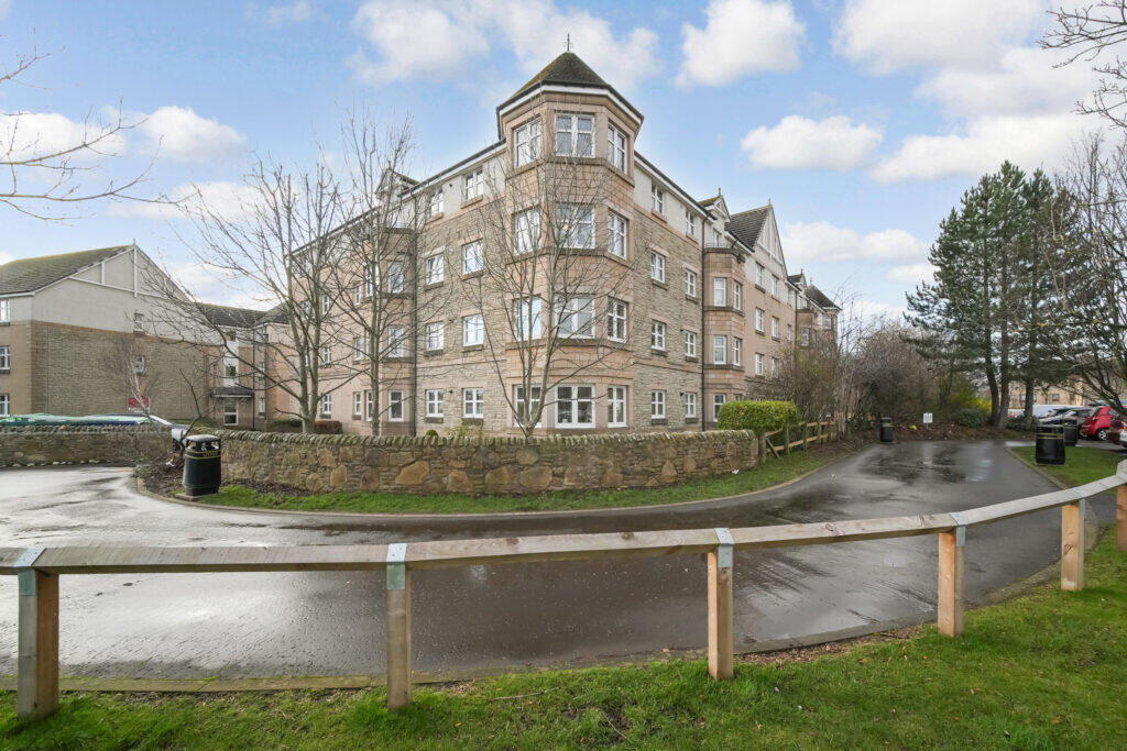 Main image of property: Flat 8, 32 Meadow Place Road, Edinburgh, EH12 7RY
