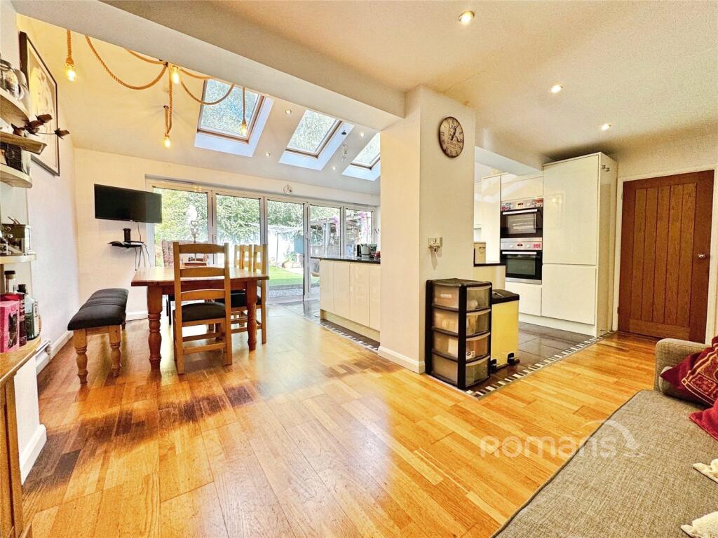 Peggotty Place, Owlsmoor, Sandhurst photo 3