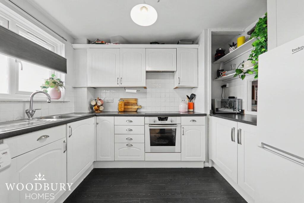 Highwood Lane, Loughton, IG10 photo 2