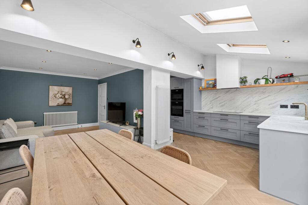 House in Elmbridge, Esher - More