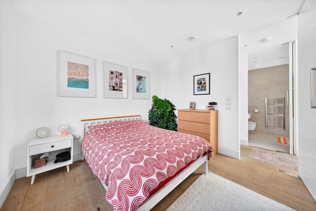 Apartment in London - More