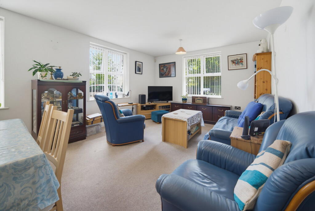 Apartment in Cardiff, Llanishen - View 3