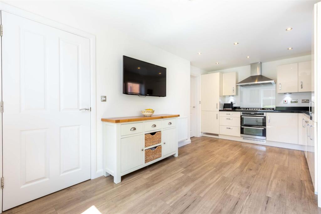Paley Drive, Dickens Heath, Solihull photo 5