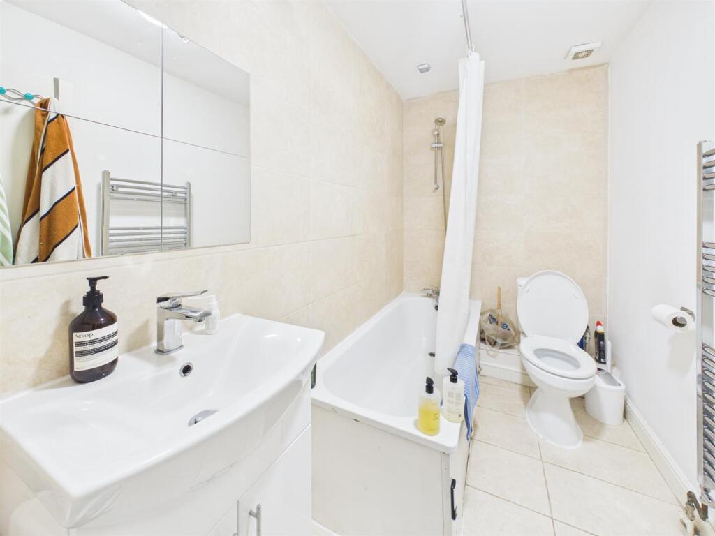 Apartment in London - More