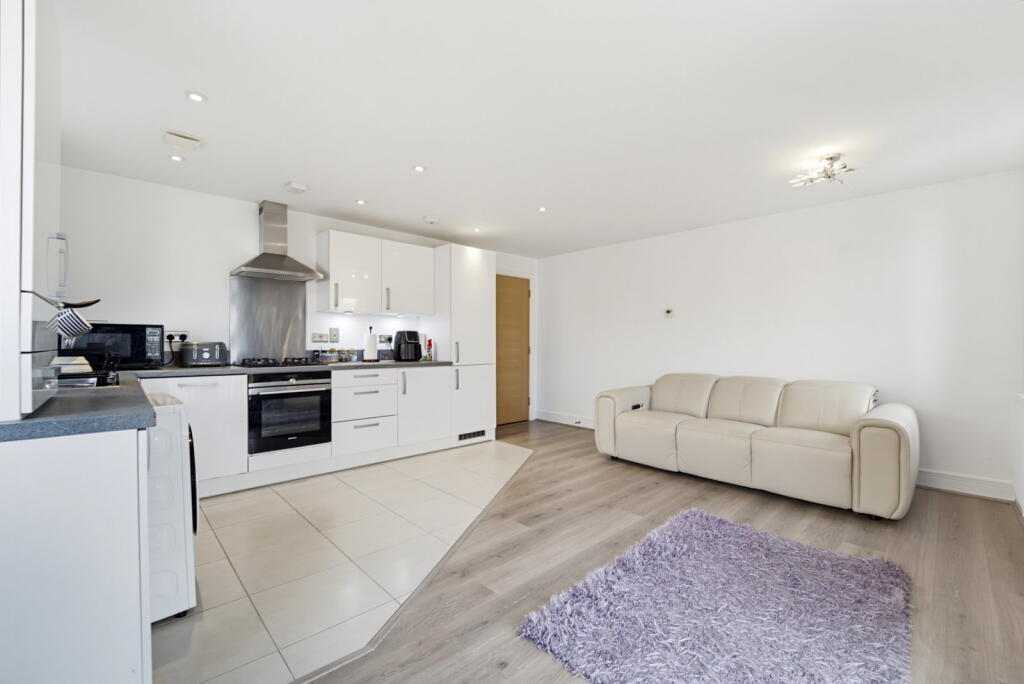 Apartment in Twickenham - View 3