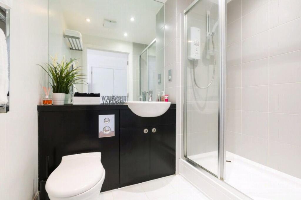 Apartment in Birmingham, West Midlands - More