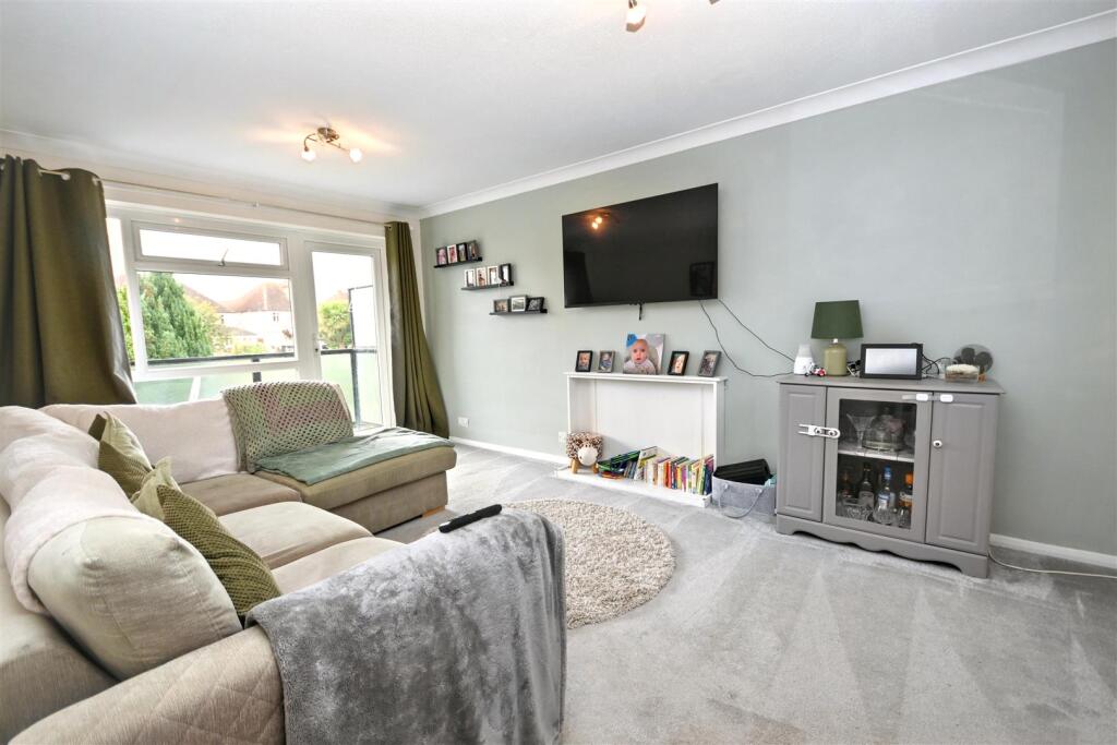 Apartment in Eastbourne, Motcombe - View 2