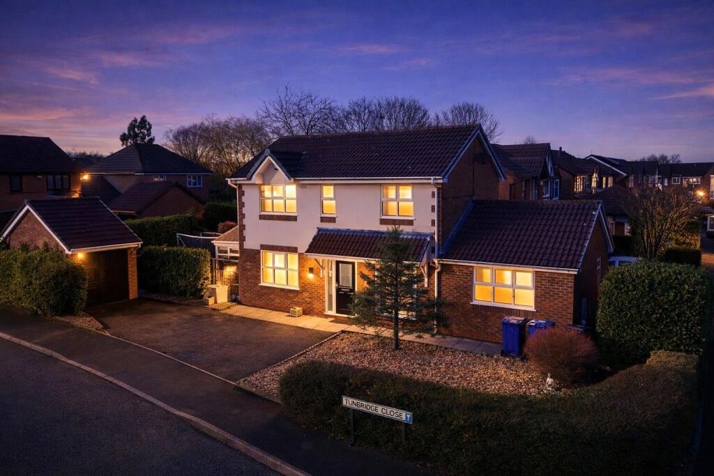 Main image of property: Leamington Close, Warrington WA5 3PY