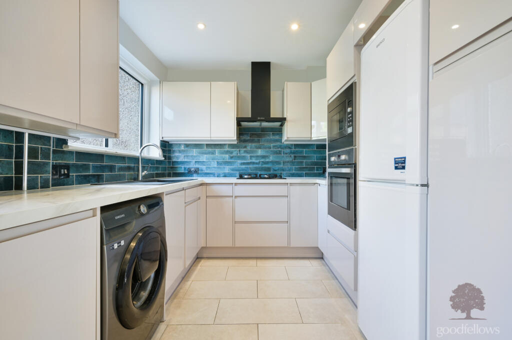 House in Sutton - View 3