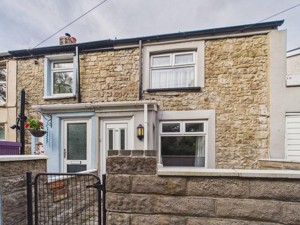 House in Newport - More