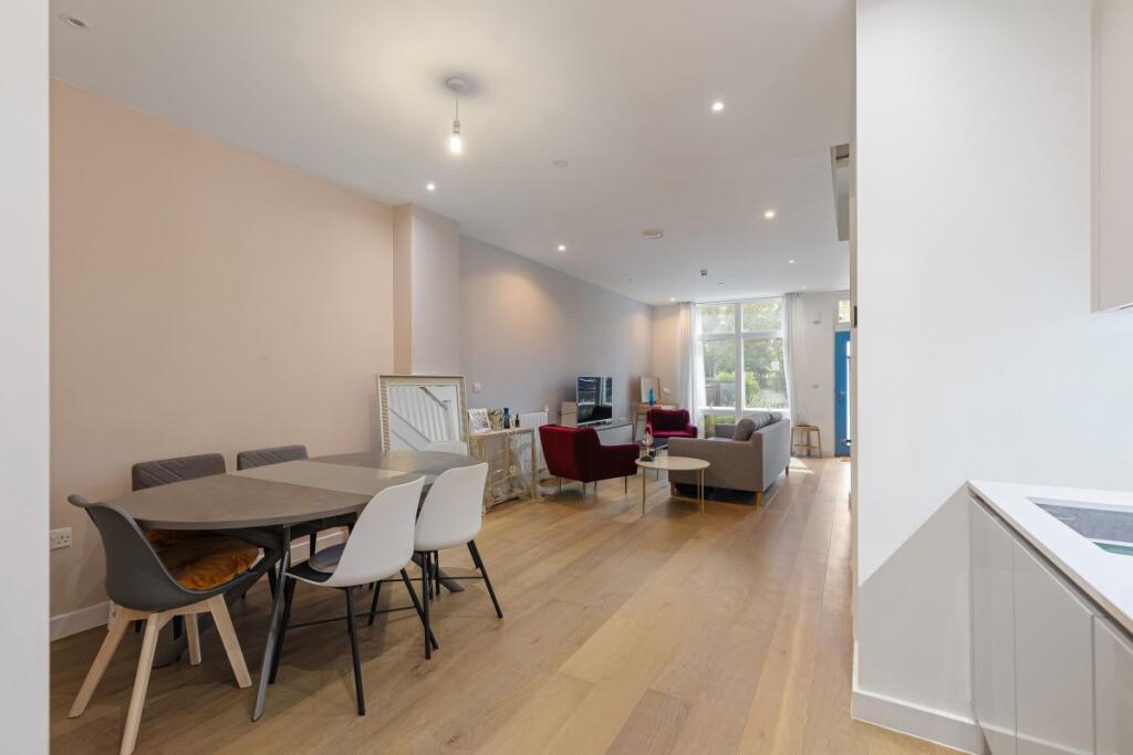 House in London - View 3