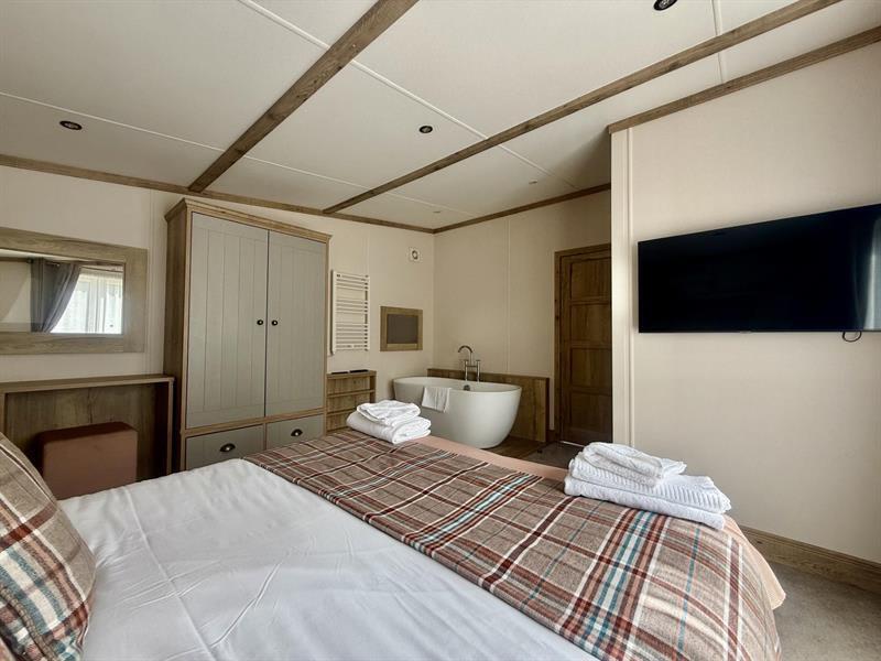 A.B.I Woodland Retreat  2019, Sandy Balls Holiday Village, Southampton Road, Fordingbridge, Hampshire, SP6 2JZ photo 5