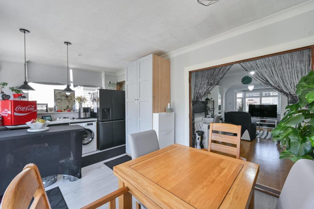 House in Epsom and Ewell, West Ewell - View 4