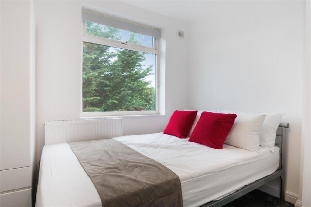 4 bedroom semi-detached house for rent