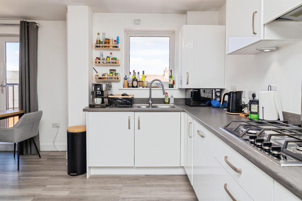 Apartment in Milton Keynes, Newton Leys, Bletchley and Fenny Stratford - View 4