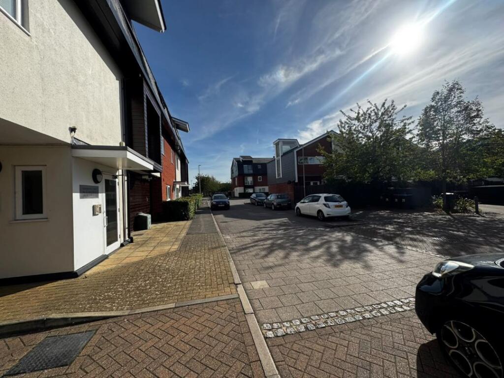 Apartment in Milton Keynes - View 5