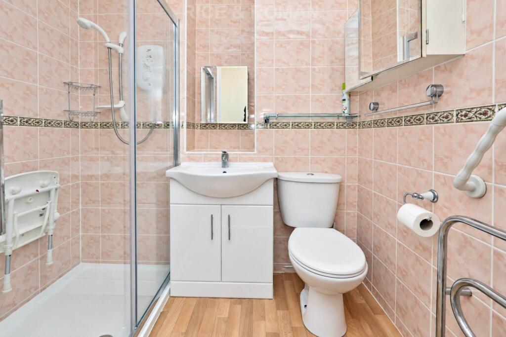 Apartment in Kingston upon Thames - View 5