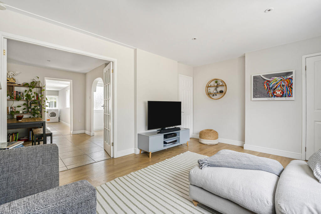 North Home Road, Cirencester, Gloucestershire, GL7 - View 2