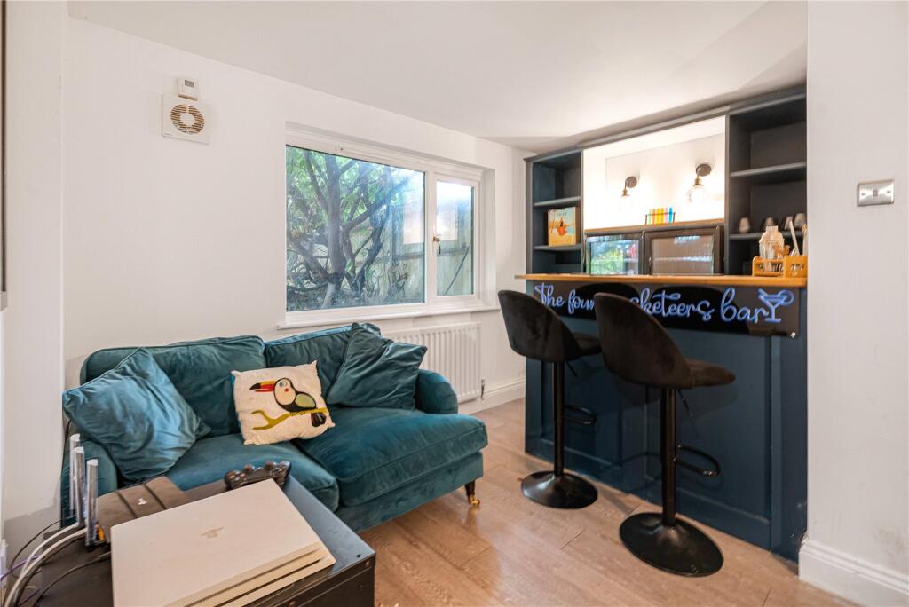 Radlett Road, Frogmore, St. Albans, Hertfordshire, AL2 photo 3