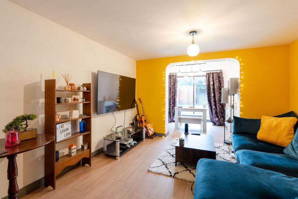 House in Cherwell, Southwold, Bicester - More