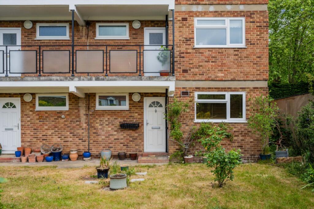 1-bed flat on Brackley Road, Beckenham, BR3, £290,000