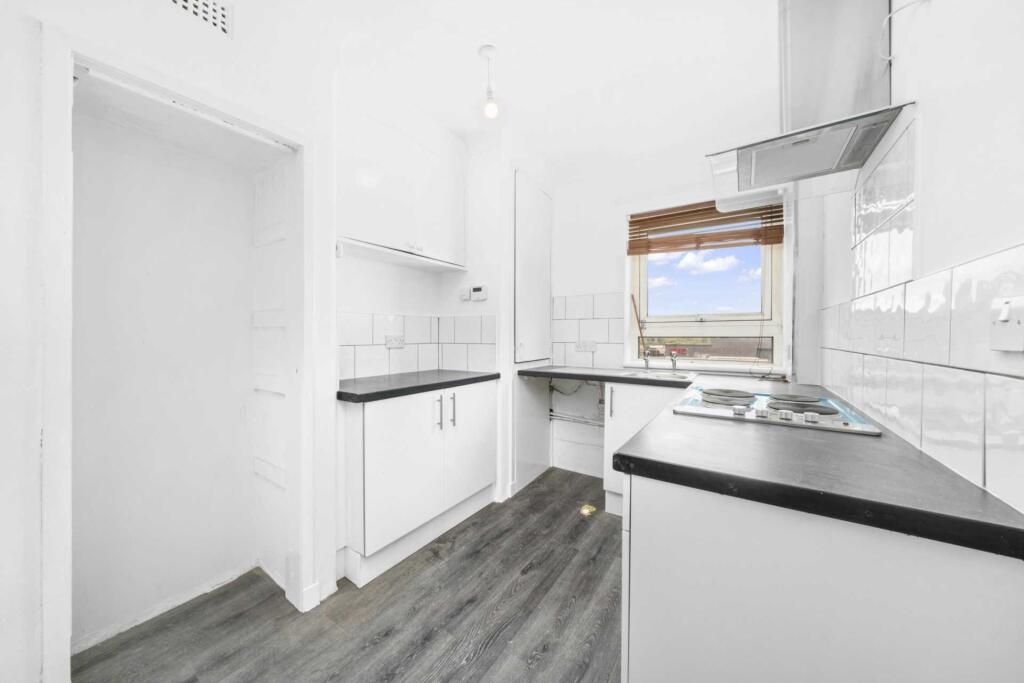 Apartment in Paisley, Renfrewshire - View 5