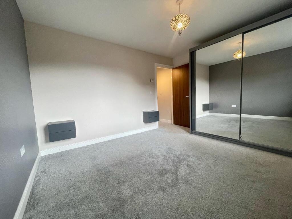 House in South Derbyshire, Derbyshire - More