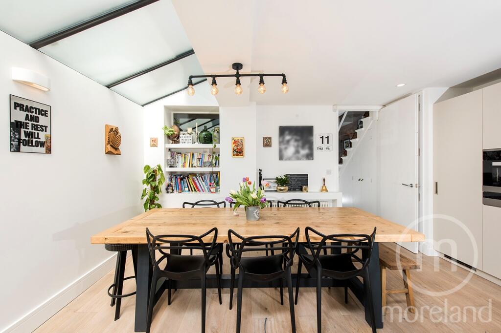 House in London - View 2