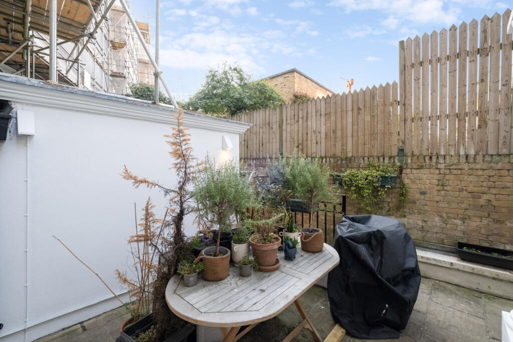 Apartment in London - More