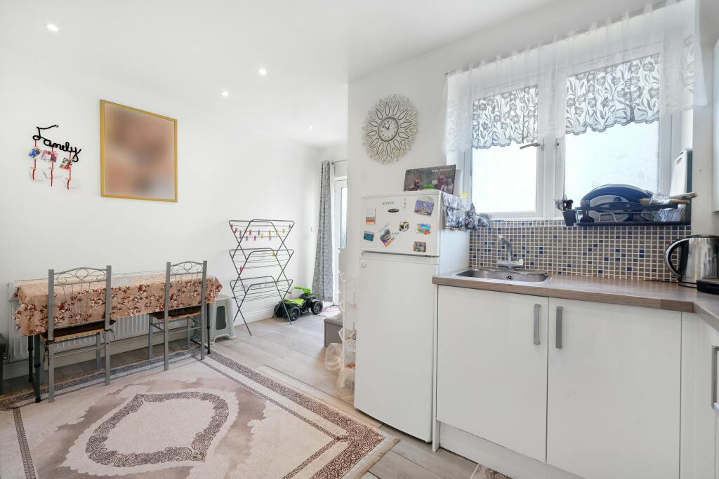Flat 1 15 15a Empire Parade Great Cambridge Road qxgoicYshuUuriam7FOk.jpg