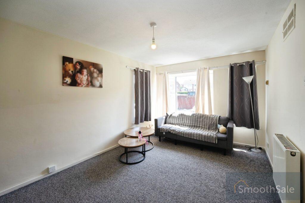 Apartment in Leeds, Alwoodley - View 3