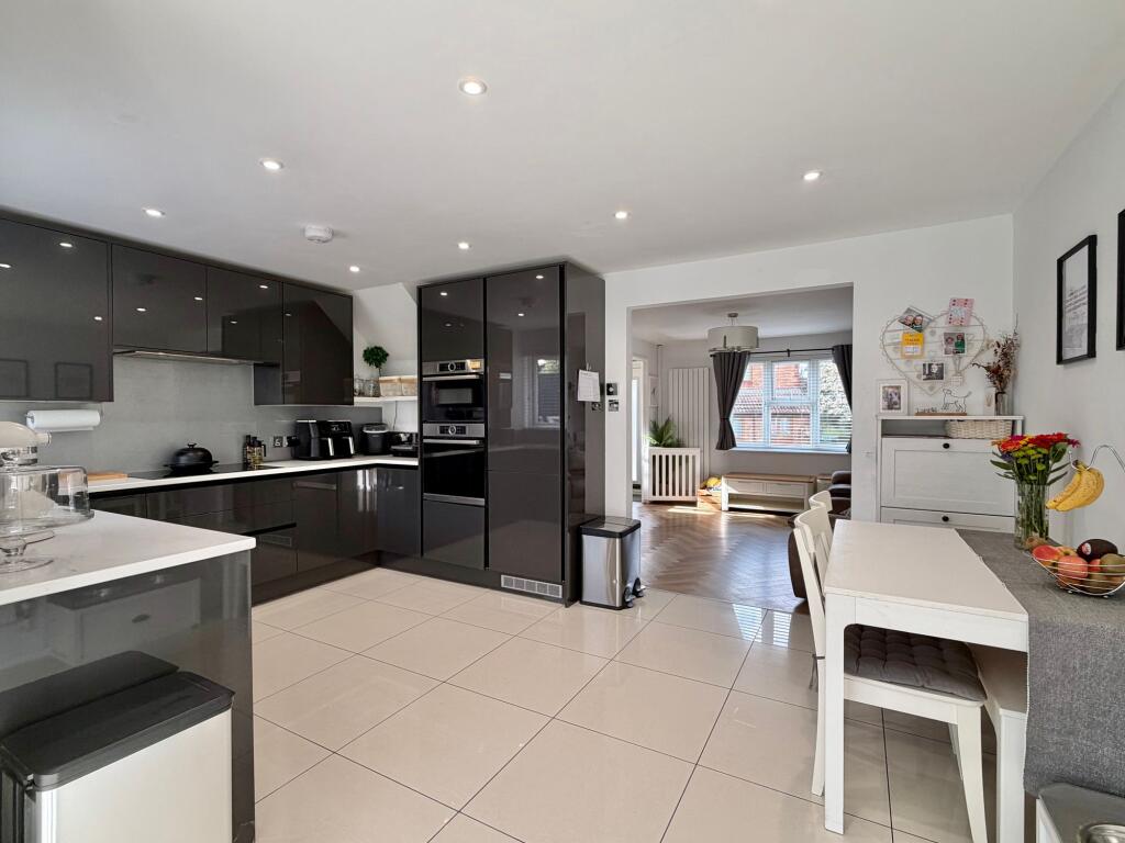 House in Teignbridge, Kingsteignton - View 2