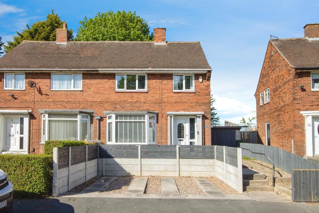 Main image of property: Swarcliffe Bank, Leeds