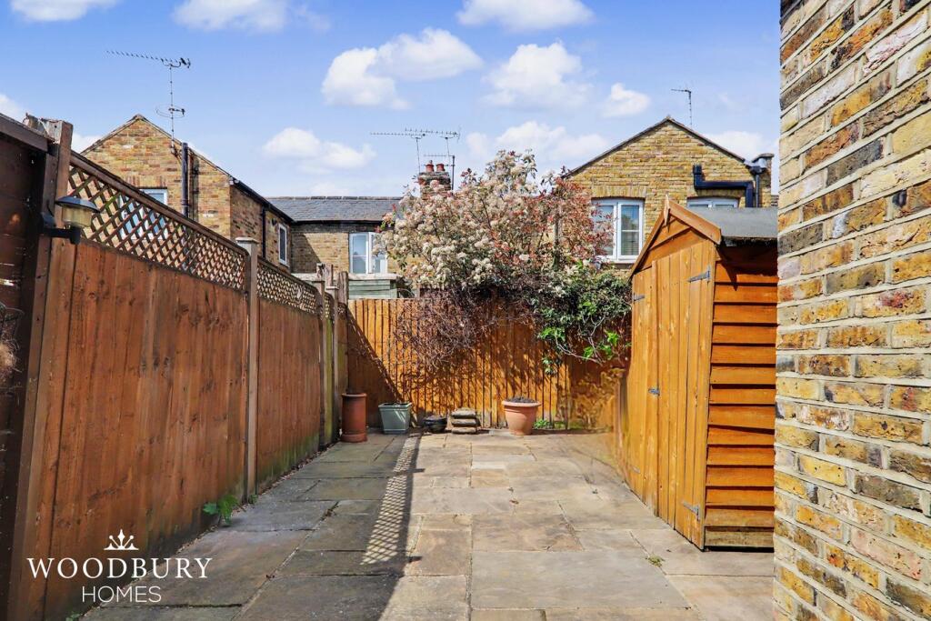 Clifton Road, Loughton, IG10 photo 4