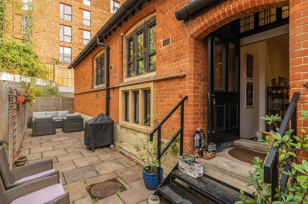 Apartment in London - More