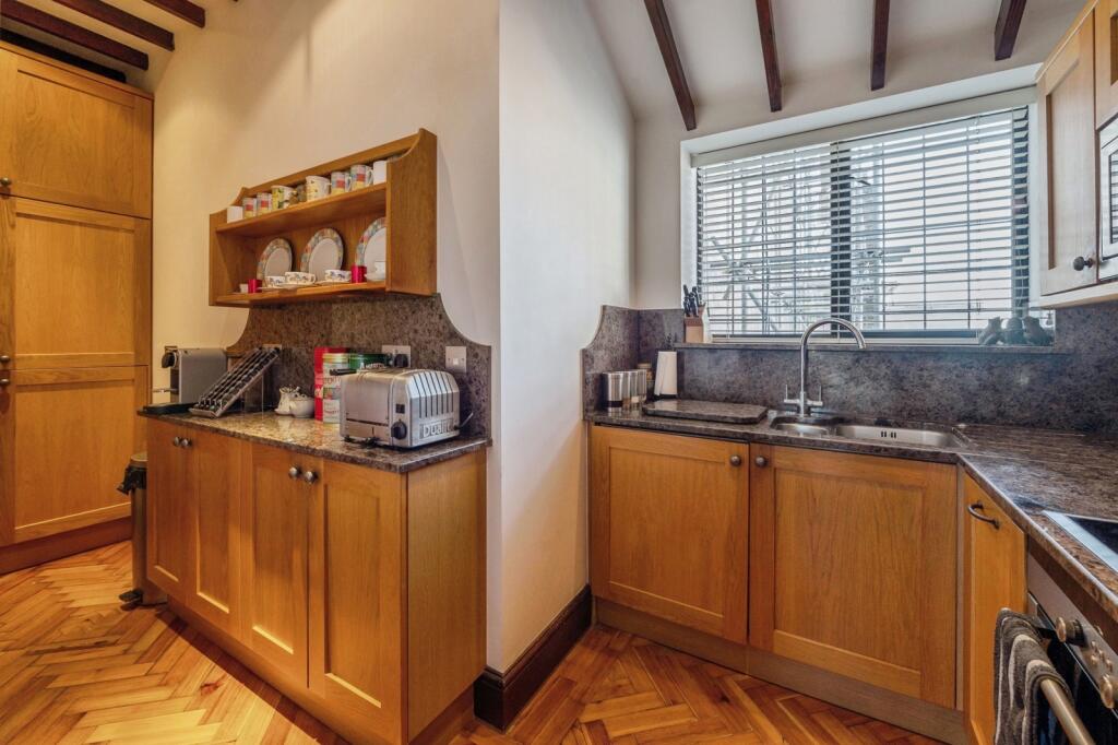 Apartment in Southend-on-Sea, Essex - View 4